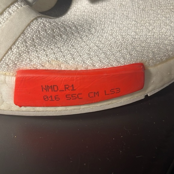 Adidas NMD R1
Serial Pack Cloud White - Picture 6 of 12